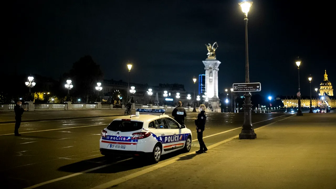 Numeroşi suspecţi, inclusiv elevi, arestaţi în ancheta privind asasinatul islamist din Franţa