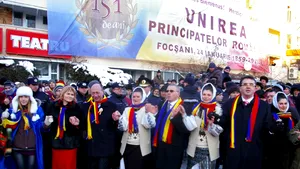 Băsescu, la Focşani: M-am simţit ca un flăcău şi de aceea nu mi-am pus căciulă, am rezistat gerului