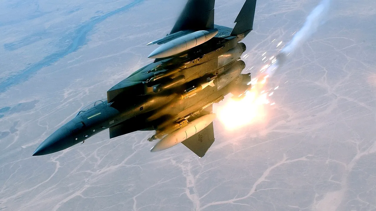 Israelul a bombardat poziţii din Siria ale organizaţiei islamiste Hezbollah 
