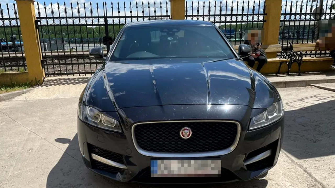 O maşină de lux, furată din Marea Britanie, a fost descoperită în România. FOTO 