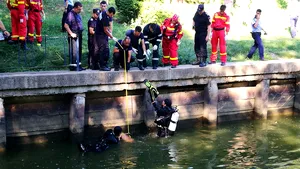 Un copil de 14 ani, aflat la joacă cu un prieten, s-a înecat într-un lac din judeţul Arad
