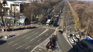 Monumentul dedicat şi Marii Uniri, ARCUL de Triumf, deschis pentru o zi de Centenar. Oamenii, impresionaţi de privelişte 