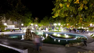 Centrul Galaţiului a fost modernizat. În zonă a apărut un curs de apă care imită traseul Dunării