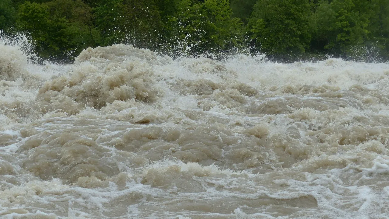 Avertizare cod galben de inundaţii în două judeţe