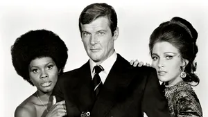 Actorul Roger MOORE, care l-a interpretat pe faimosul spion James Bond, a murit la vârsta de 89 de ani