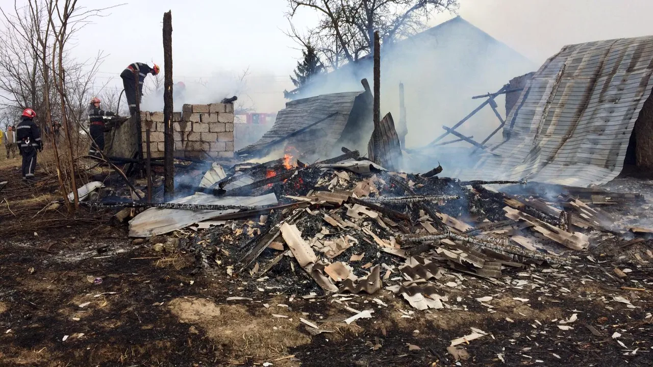 13 gospodării afectate de incendii în doar trei ore | FOTO