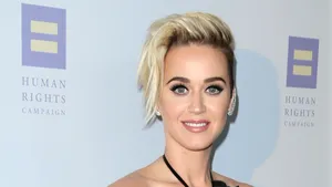 Katy Perry a mărturisit ce lumea bănuia de mult. Cât din melodia  „Am sărutat o fată şi mi-a plăcut“ e adevărat