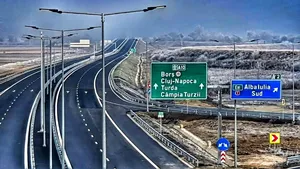 Asfaltul surpat pe autostrada A10 Sebeș-Turda: Constructorul își asumă repararea porțiunii și suportarea costurilor / Traficul va fi deviat