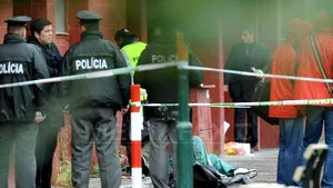 Zeci de mii de persoane protestează în Slovacia, cerând demisia şefului Poliţiei