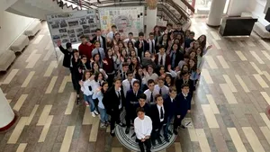 Gestul EMOŢIONANT făcut de zeci de elevi din România pentru a ajuta mai mulţi copii sărmani