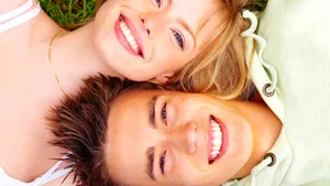 STUDIU: Care este vârsta la care oamenii sunt cel mai fericiţi