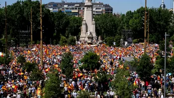 Zeci de mii de oameni protestează la Madrid împotriva guvernului