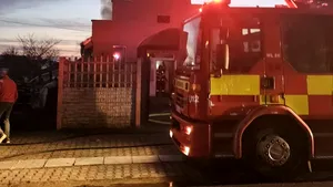 Incendiu la o biserică din judeţul Bihor. Întregul acoperiş, în flăcări