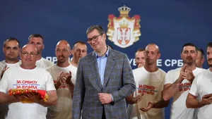 Zeci de mii de persoane s-au adunat în Serbia într-o demonstraţie de putere a preşedintelui Vucic