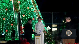 Melania şi Donald Trump au aprins luminiţele din bradul de Crăciun de la Casa Albă - FOTO, VIDEO