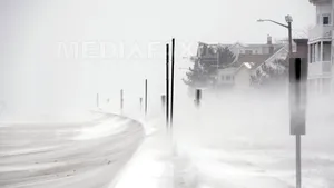 FURTUNĂ de zăpadă în nord-estul SUA: Mii de zboruri au fost anulate, numeroase şcoli închise