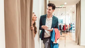 Adio retur! Noi reguli în cabina de probă de la mall