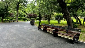 Nicuşor Dan: Schimbăm mobilierul urban din Parcul Cişmigiu
