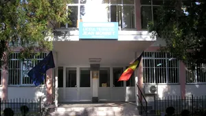 Doi liceeni, cercetaţi de poliţiştii pentru şantaj