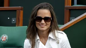 Pippa Middleton la Roland Garros, în compania unui director Peugeot - FOTO