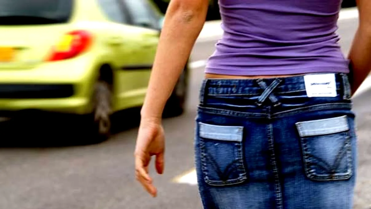 Sute de bărbaţi ar putea avea virusul HIV. 25 de prostituate din Grecia, printre care şi o româncă, depistate pozitiv