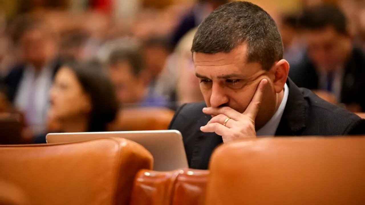 USR anunţă o petiţie pentru Legea anti-manipulare online