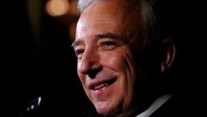 Isărescu merge cu Duster în deplasările cotidiene