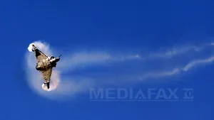 Autorităţile europene anchetează potenţiale coliziuni între avioane civile şi militare