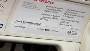 Poem de Marin Sorescu, afişat în metroul londonez. Părerea călătorilor despre campanie