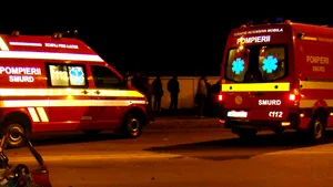 O ambulanţă SMURD, răsturnată într-un accident în cartierul Militari