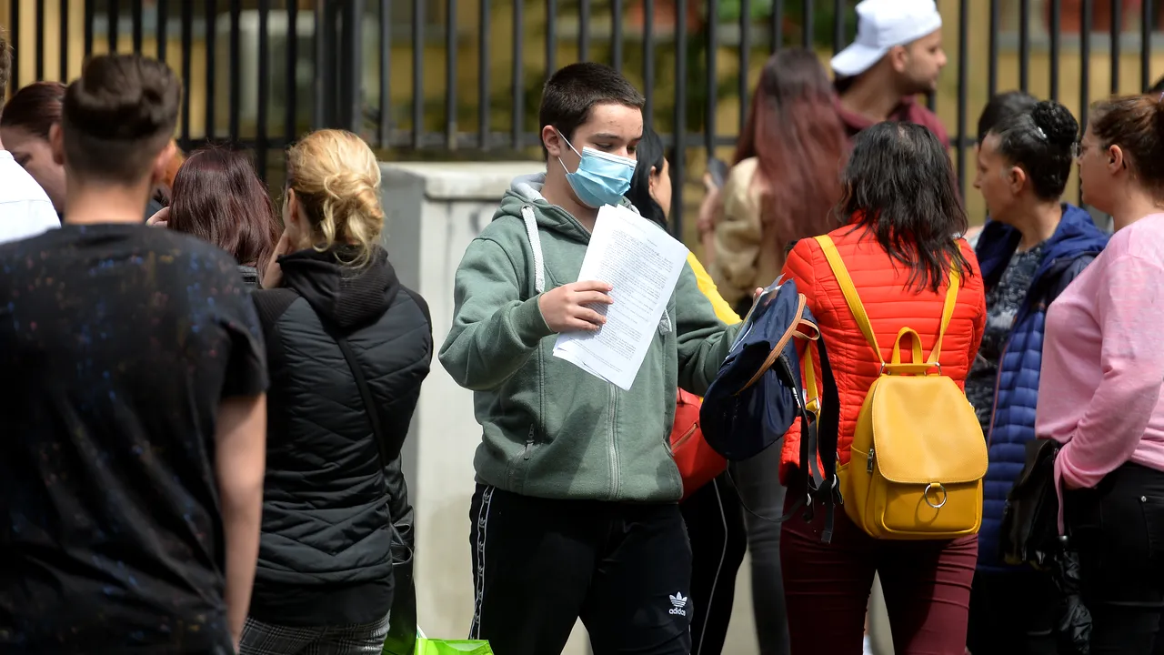 Ultima probă scrisă a examenului de Evaluare Naţională s-a încheiat. Elevii aşteaptă acum primele rezultate 