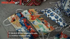 Masca de protecţie poate fi un accesoriu dacă o asortezi