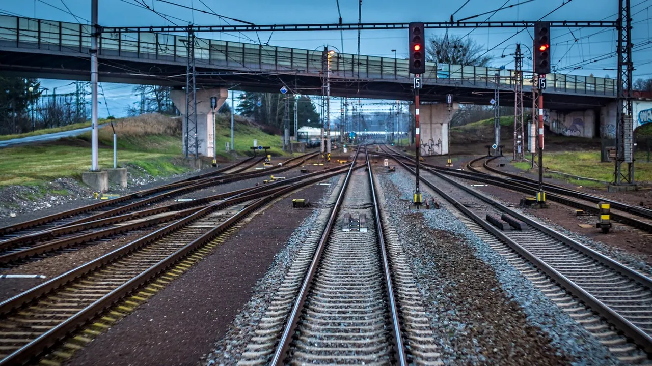 Circulaţie feroviară oprită mai mult de 2 ore, după ce un tren a lovit 4 cai