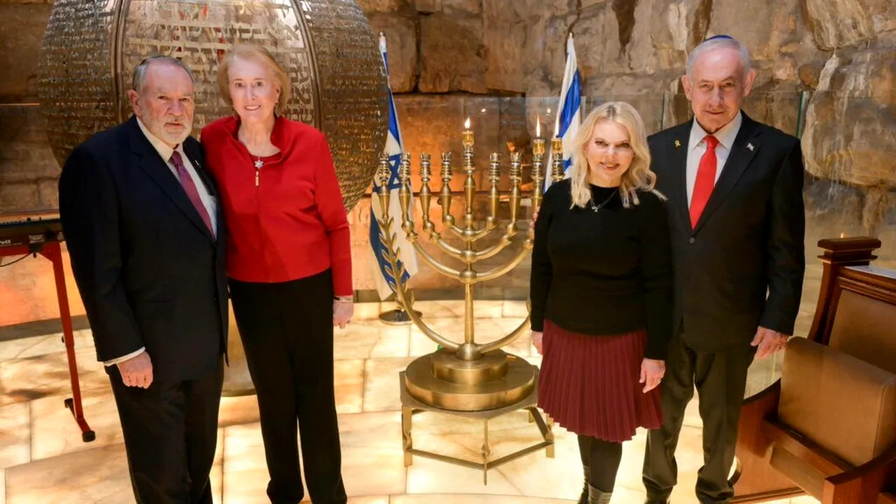 Guvernul Netanyahu, acuzat că publică fotografii oficiale editate în Photoshop. Soția premierului apare în mai multe