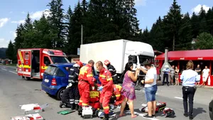 FOTO | CAZ DRAMATIC la Braşov: O femeie însărcinată care a murit într-un accident, supusă unei operaţii de cezarienă pe stradă