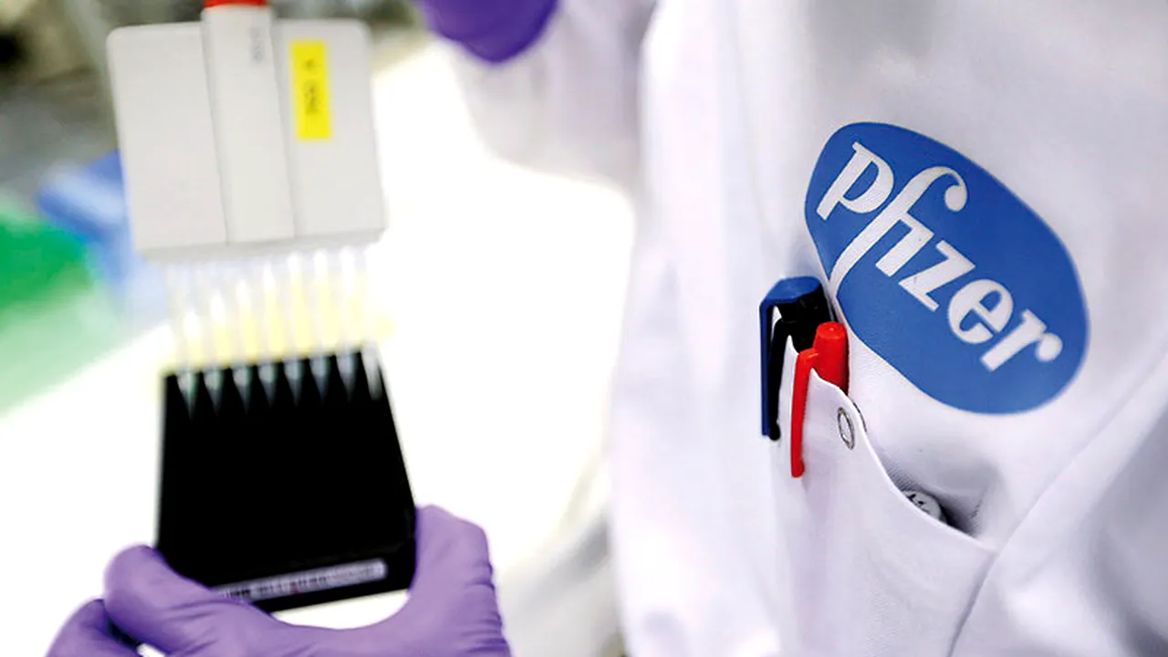 Directorul Pfizer crede că va fi nevoie de vaccinare anuală anti-COVID. Estimări privind durata pandemiei