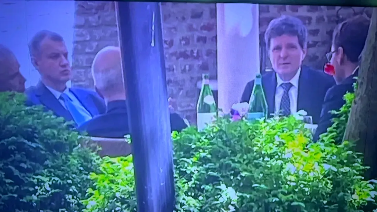 Imaginea care alimentează controversele din PNL: Nicușor Dan, Rareș Bogdan și Lucian Pahonțu, la aceeași masă la Bruxelles