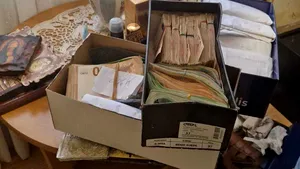 Şeful Ambulanţei Dolj, reţinut de DNA. Vindea locuri de muncă pe zeci de mii de euro, iar banii îi ţinea în cutii de pantofi