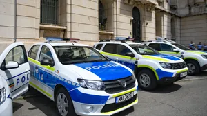 Alba: Poliţistul găsit împuşcat în cap în biroul său a murit
