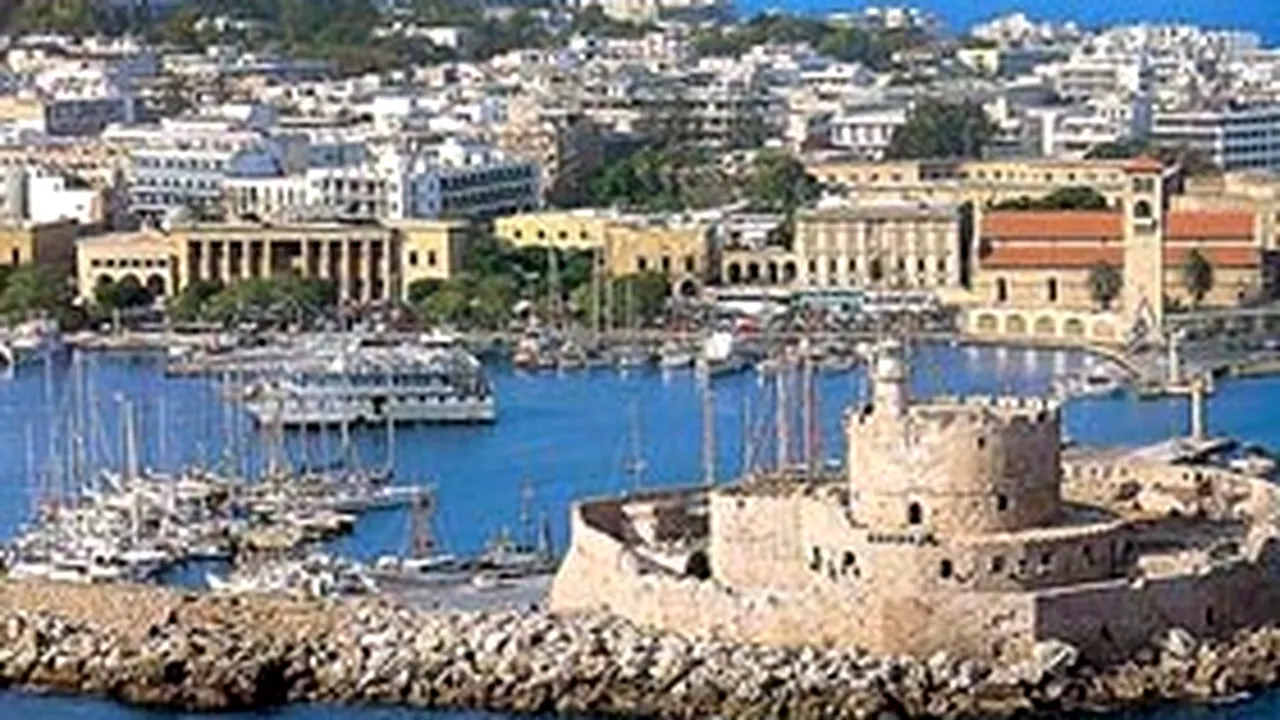 Circa 30 de români, la bordul unei nave de croazieră reţinută în Rhodos