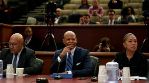 Departamentul de Justiţie le cere procurorilor să renunţe la anchetarea primarului din New York