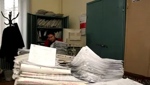 Firmele trebuie să treacă milioane de angajaţi dintr-o bază de date în alta, manual