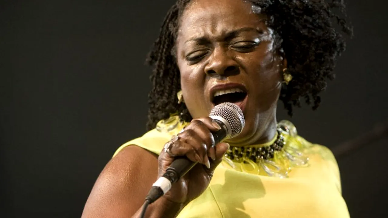 ”Take my time”. Cântăreaţa de soul music Sharon Jones a murit la vârsta de 60 de ani - VIDEO