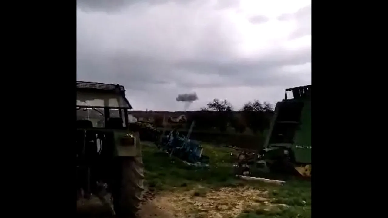 Prabuşirea MiG-ului 21 Lancer filmată de un localnic. IMAGINI amator