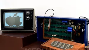 Un computer Apple-1, vândut personal de Steve Jobs în 1976, achiziţionat pentru 365.000 de dolari