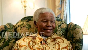 Paşi de dans, cămăşi colorate şi un zâmbet larg, magia exercitată de Nelson Mandela