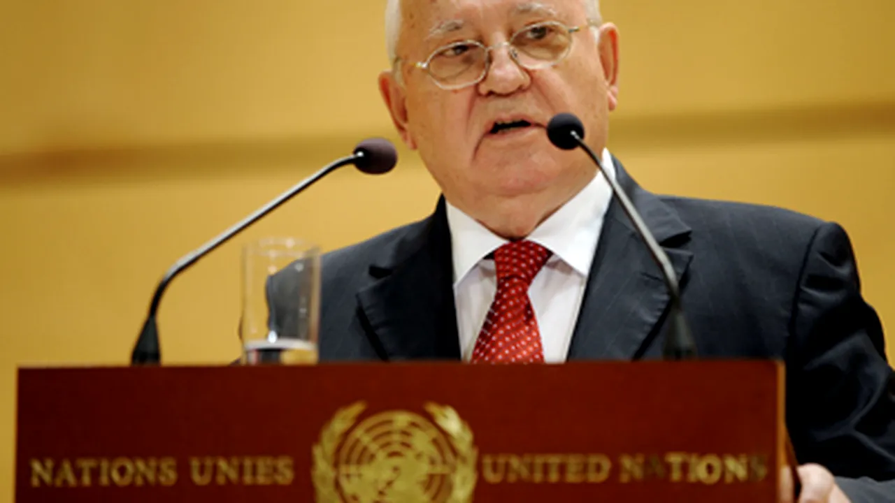Mihail Gorbaciov le cere marilor puteri să-şi reducă arsenalele nucleare