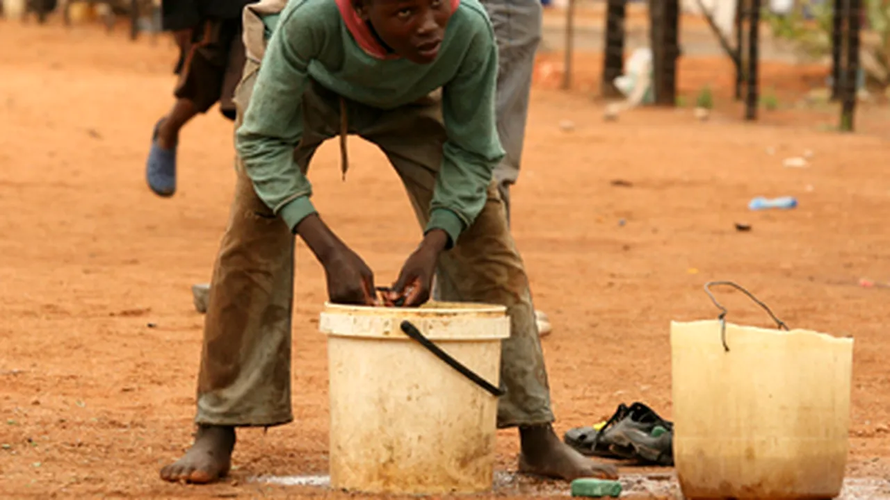 Peste 1.500 de persoane au murit în Zimbabwe din cauza holerei (Galerie Foto)