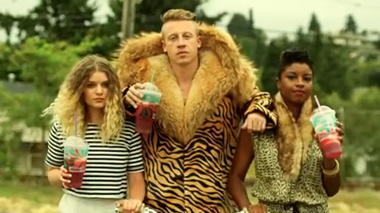 Macklemore şi-a anulat concertul din Dubai din cauza războiului din Sudan