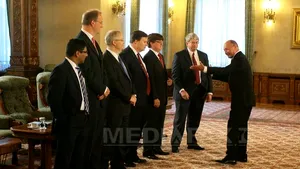 Băsescu: Nu mă văd cu FMI. Guvernul e încordat în negocieri pe reducerea TVA, CAS, impozit regresiv